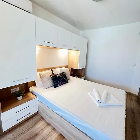 Summer Janet Apartment Obsor