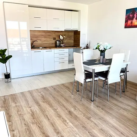 Summer Janet Apartment